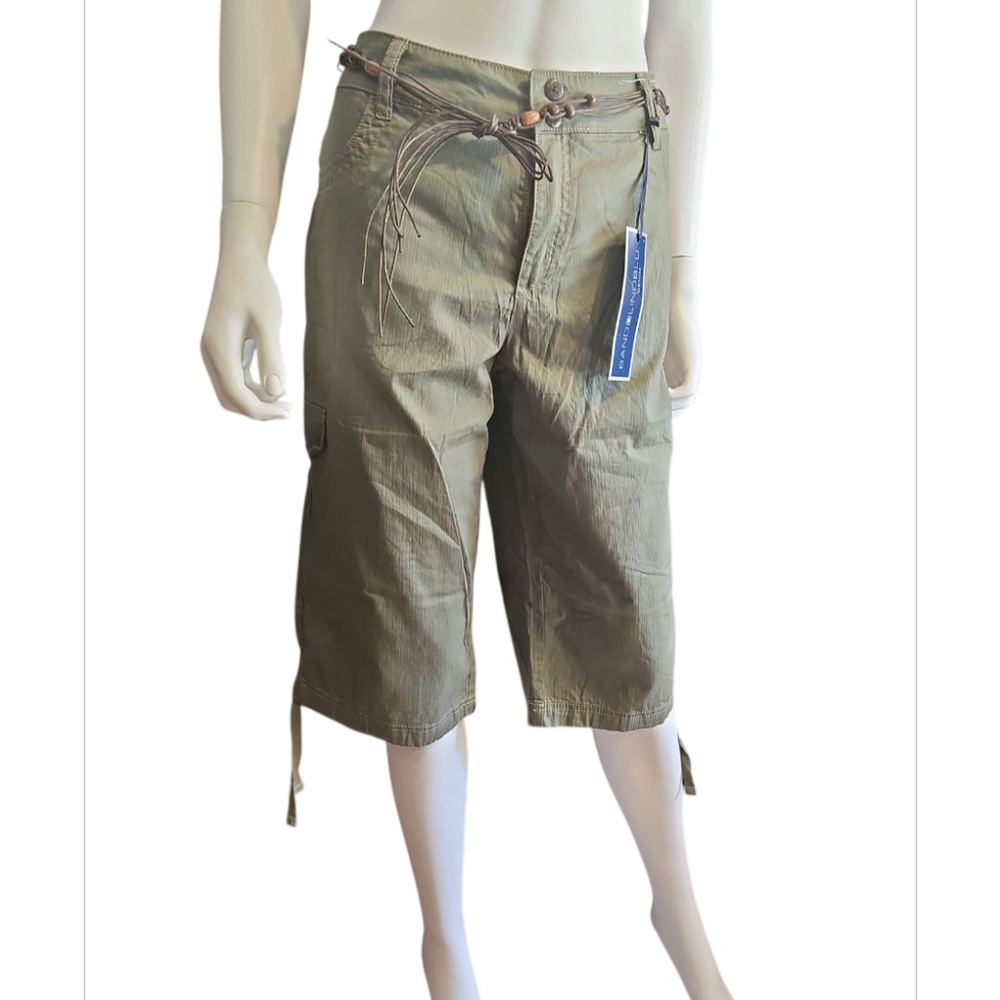 Bandolino Green Cargo Shorts with Relaxed Fit